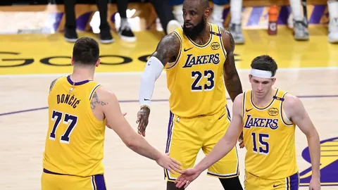 巴黎圣日尔曼力克圣埃蒂安，法甲榜首2-1惊险取胜